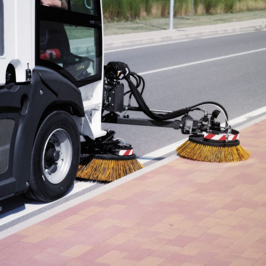 maszyna-komunalna-drogowa-comac-hp4000-6 Zamiatarka komunalna HP4000 EU6 FASE EH